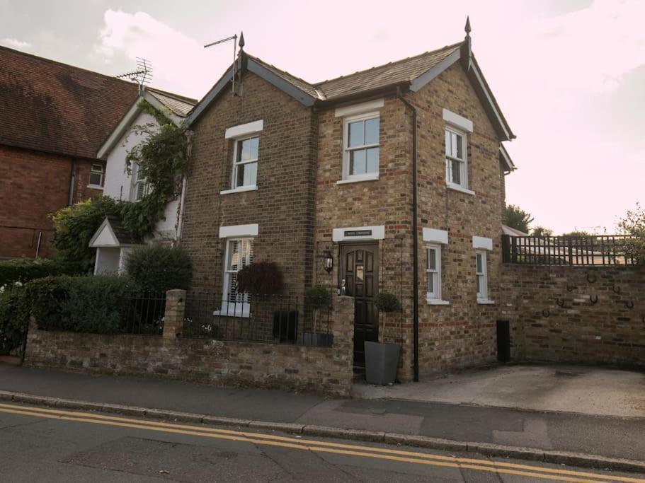 Gorgeous House Near Windsor & River Thames Holiday home *