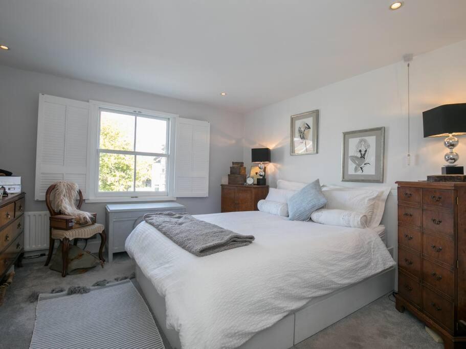 Gorgeous House Near Windsor & River Thames Holiday home *