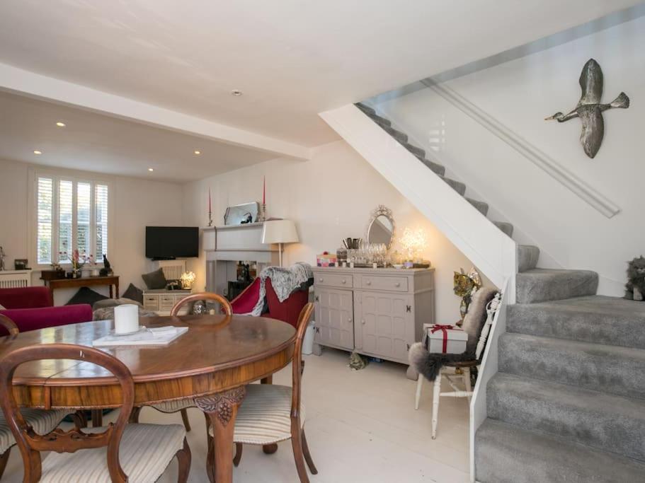 Holiday home Gorgeous House Near Windsor & River Thames