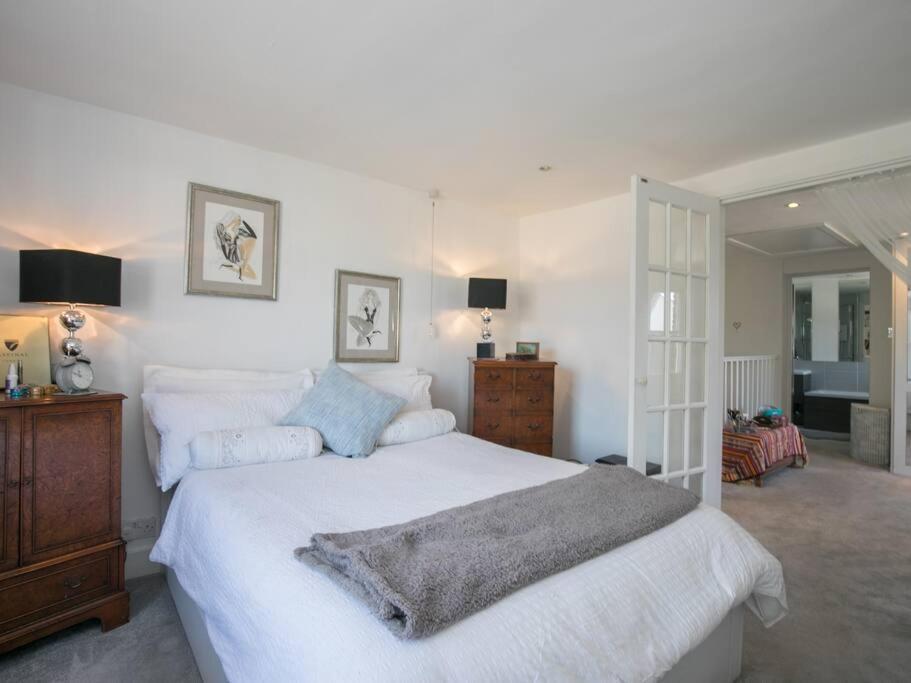 Holiday home Gorgeous House Near Windsor & River Thames