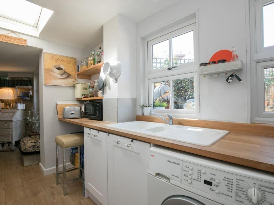 Gorgeous House Near Windsor & River Thames *